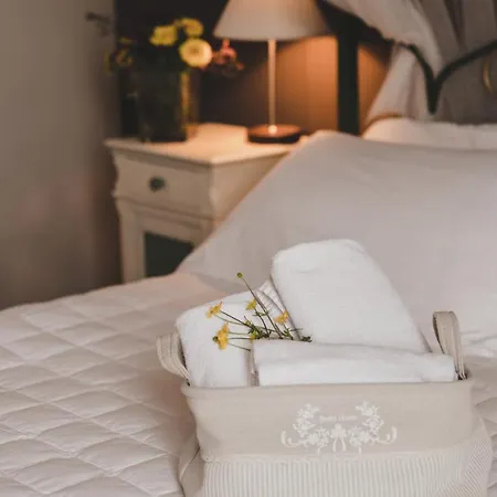 Tenuta Montezeglio Country Family House 3*