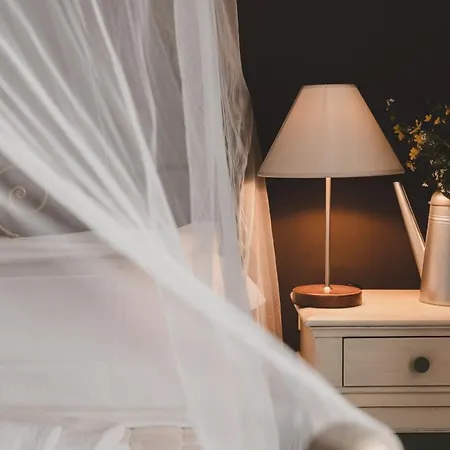 Tenuta Montezeglio Country Family House Hotel