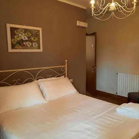 Tenuta Montezeglio Country Family House 3*