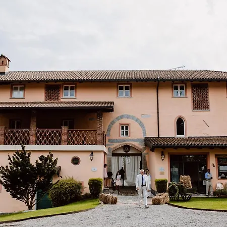 Tenuta Montezeglio Country Family House Hotel 3*