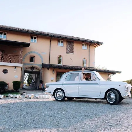 Tenuta Montezeglio Hotel