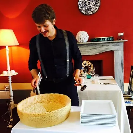 Hotel Tenuta Montezeglio Country Family House
