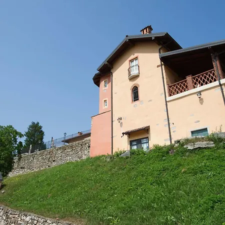 Tenuta Montezeglio Country Family House Hotel