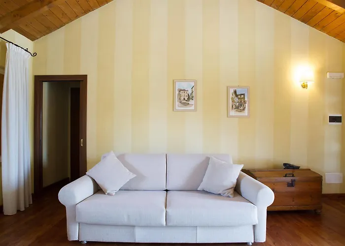 Tenuta Montezeglio Country Family House Hotel 3*